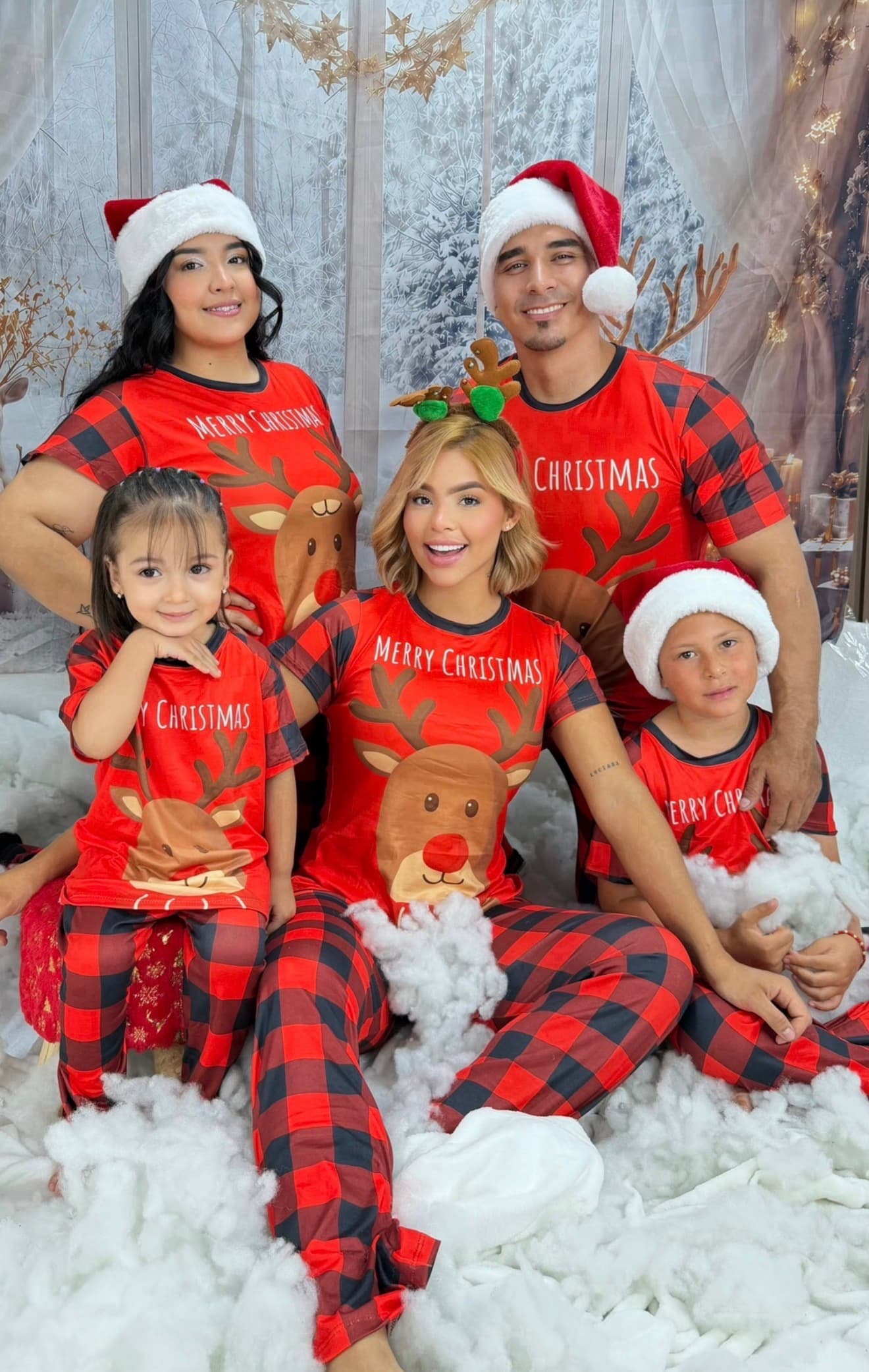 Pijama familiar navideña con reno y cuadro buffalo plaid